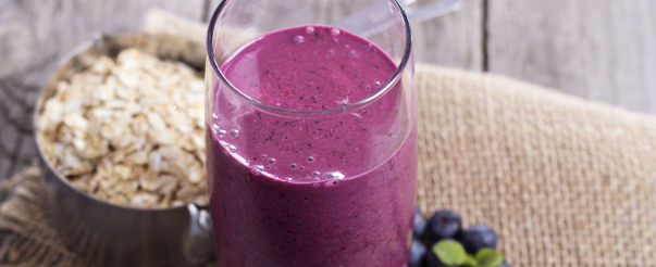 Berry Oatmeal Smoothie: A Healthy and Energizing Drink Berry Oatmeal Smoothie