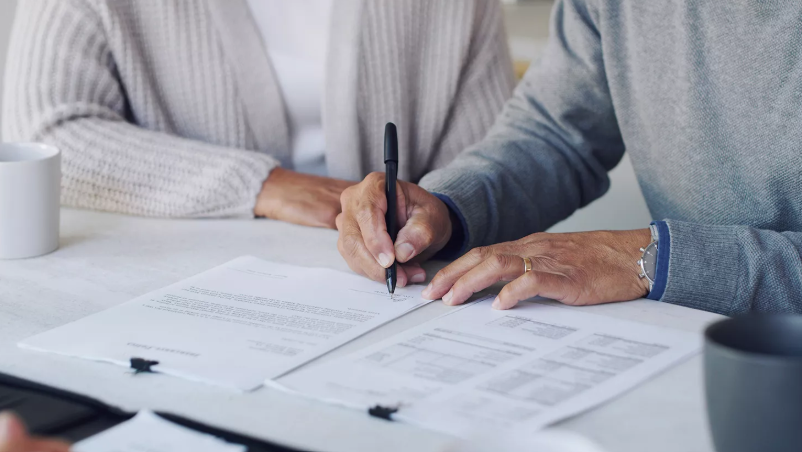 Reddit AITA Mother-in-Law Finances: Did She Go Too Far? Reddit AITA Mother-in-Law Finances