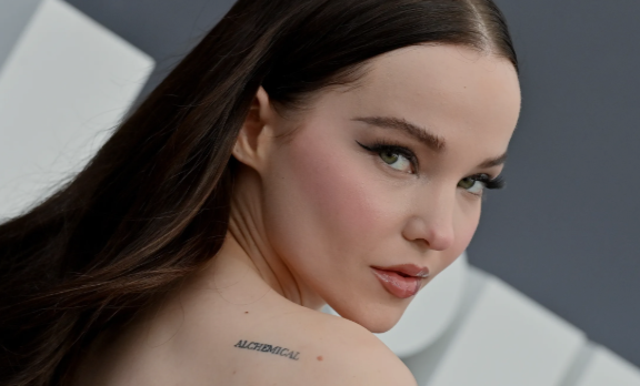Dove Cameron First Gig Was with Ryan Gosling’s Band Dove Cameron First Gig