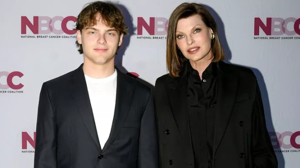 Linda Evangelista Son Red Carpet