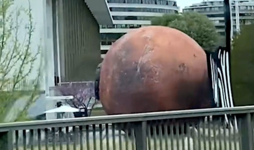 Kennedy Center Mars Balloon Escape Rolls into Traffic Kennedy Center Mars Balloon Escape