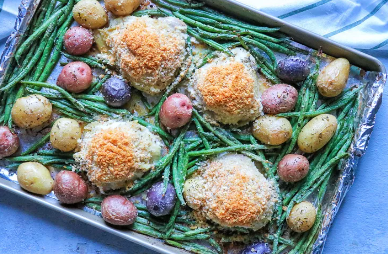 Sheet Pan Chicken Thighs with Potatoes & Green Beans Sheet Pan Chicken Thighs