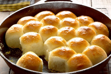 Skillet Dinner Rolls: Soft, Fluffy, and Buttery Rolls Skillet Dinner Rolls
