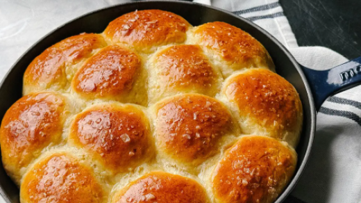 Skillet Dinner Rolls