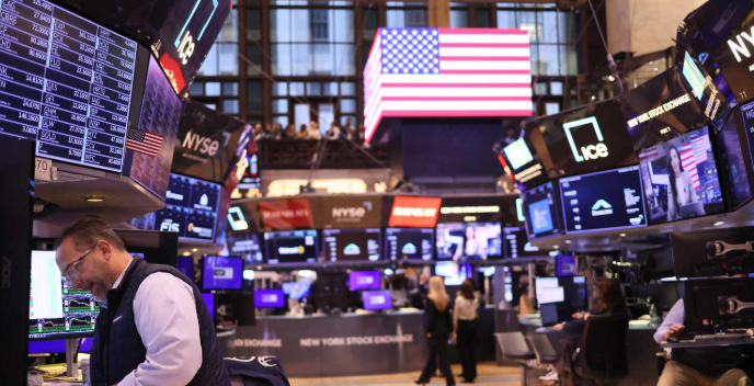 S&P 500 Futures Drop as Trump Prepares Tariff Plans S&P 500 Futures