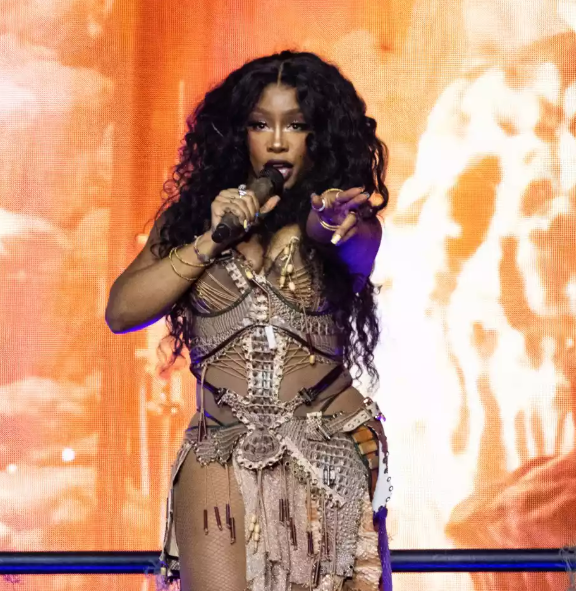 SZA Kendrick Lamar Tour 2025: Near-Miss on Stage SZA Kendrick Lamar Tour 2025