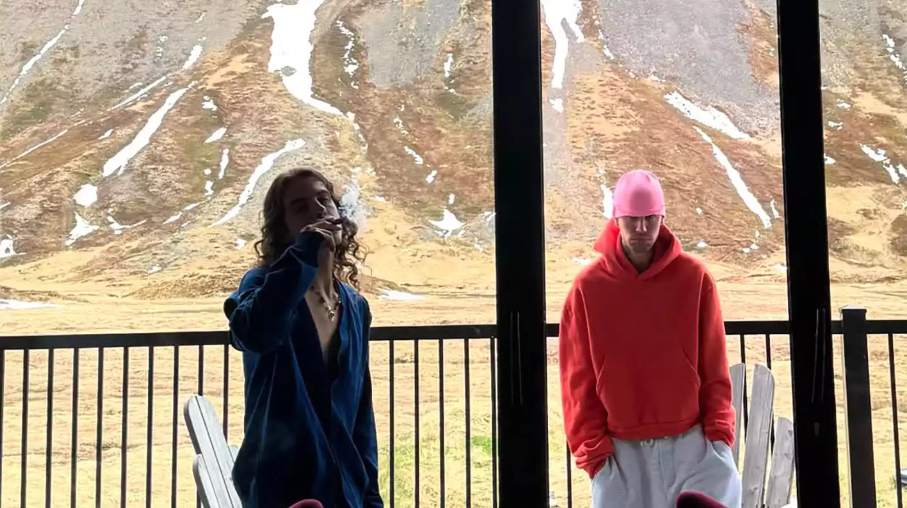 Justin Bieber Bong Photo Triggers Concern From Fans Justin Bieber Bong Photo