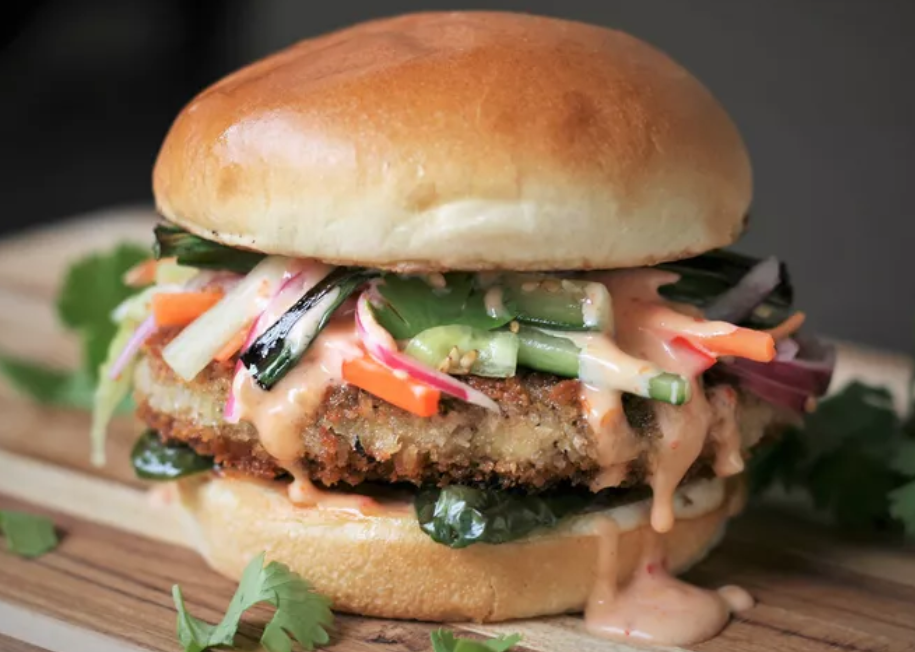 Bang Bang Chicken Burger – A Spicy And Flavorful Delight Bang Bang Chicken Burger