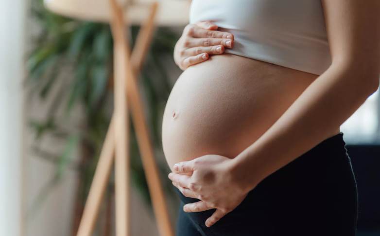 Pregnancy Announcement Timing: A Family Dilemma Pregnancy Announcement Timing