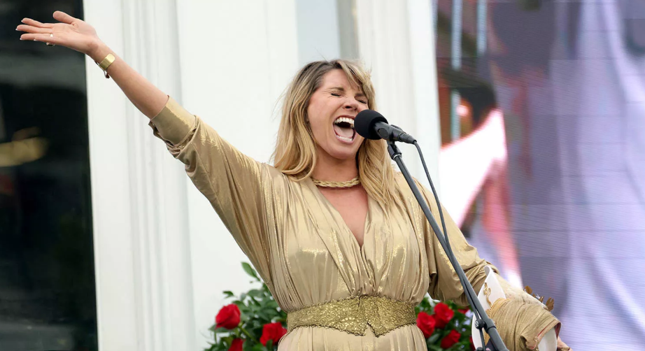 Kentucky Derby 2025 National Anthem Singer Stuns Crowd Kentucky Derby 2025 National Anthem Singer