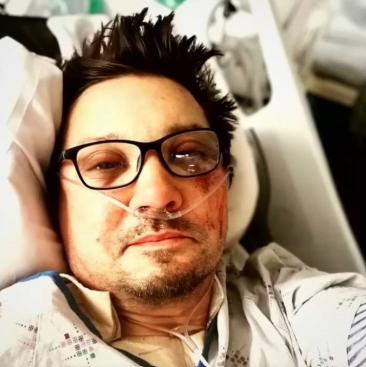 Jeremy Renner Snowplow Accident: His Near-Death Experience Jeremy Renner Snowplow Accident