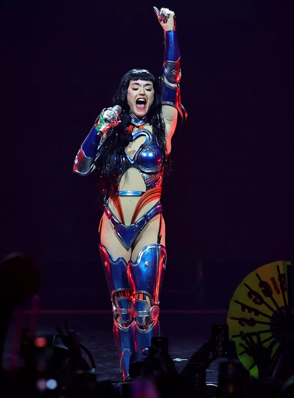 Katy Perry Met Gala 2025: AI-Generated Images Confuse Fans Katy Perry Met Gala 2025
