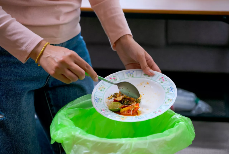 Reddit AITA Food Waste Story Sparks Cooking Conflict Reddit AITA Food Waste