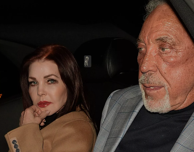 Tom Jones And Priscilla Presley Relationship Blossoms Tom Jones And Priscilla Presley Relationship