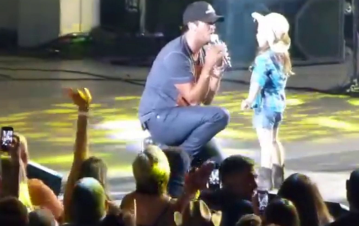 Luke Bryan Fan Sings On Stage: Unforgettable Concert Moment Luke Bryan Fan Sings On Stage